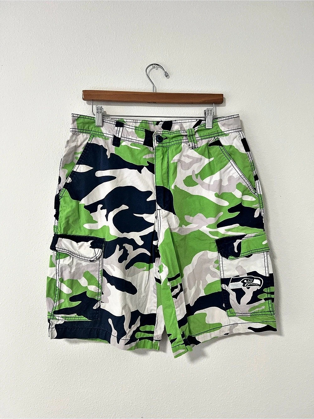 NFL Team Apparel Seattle Seahawks Camo Cargo Shorts Size 34